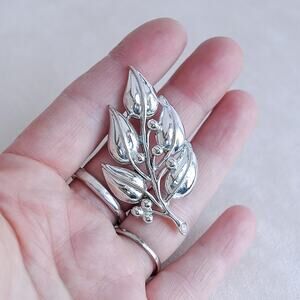 Vintage Sara Coventry Leaf Brooch Silver Tone Excellent Gift Keepsake